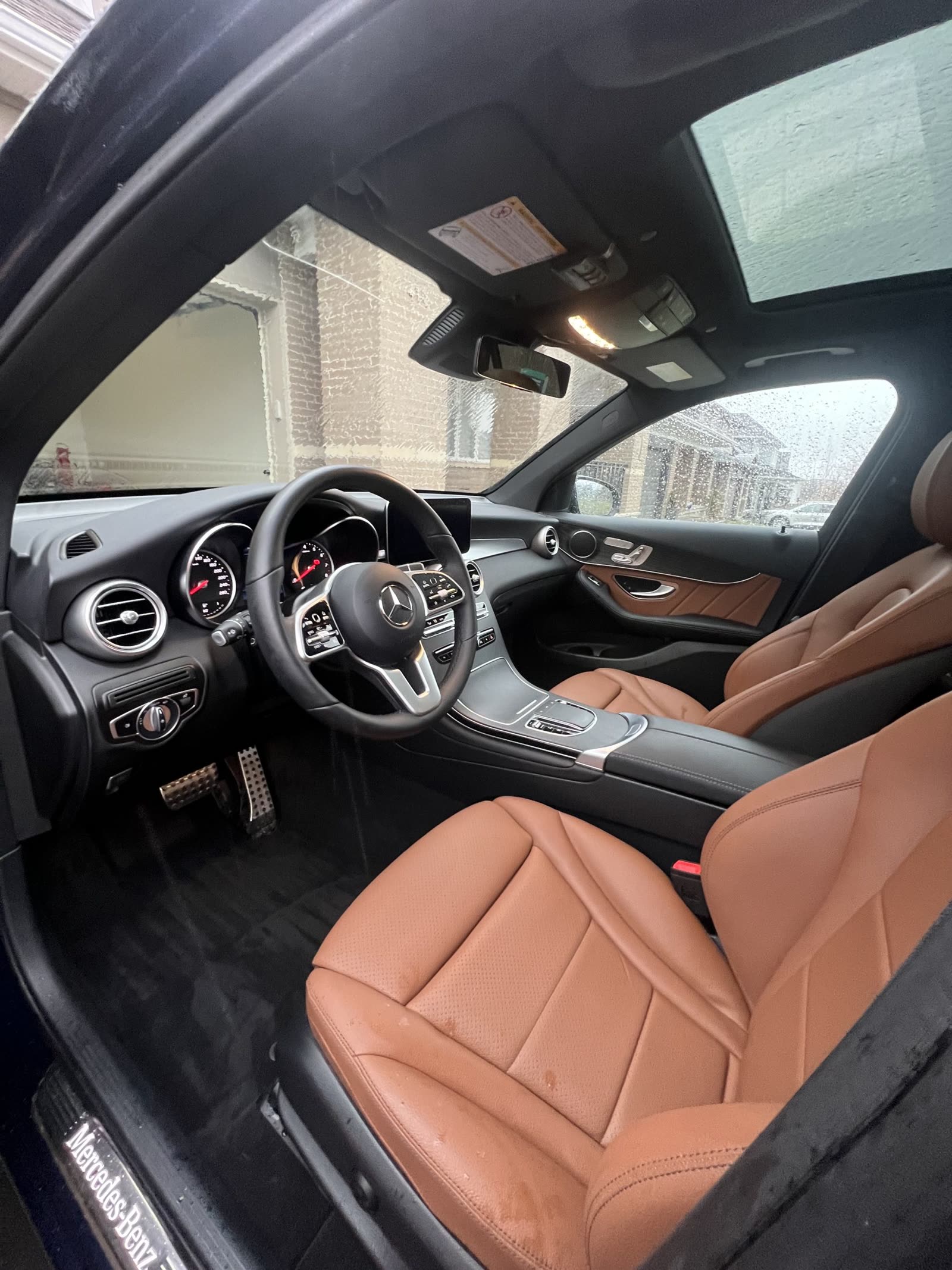 Cleaning and conditioning leather and dashboards in car